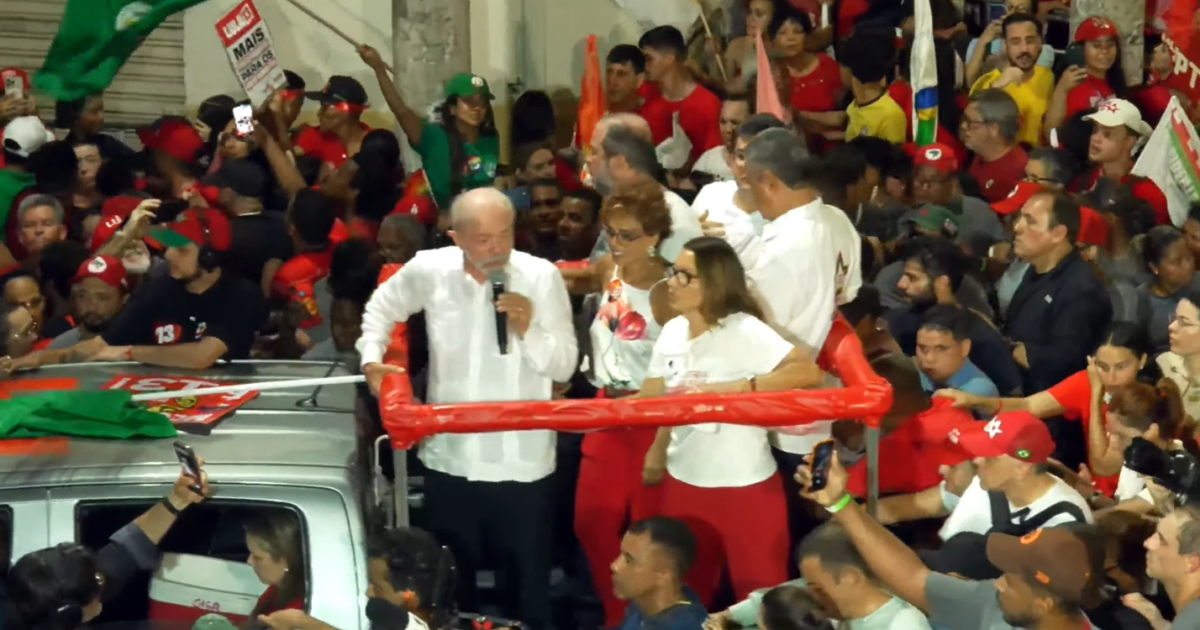 Lula diz que Globo não merece confiança após almoço de Flávio