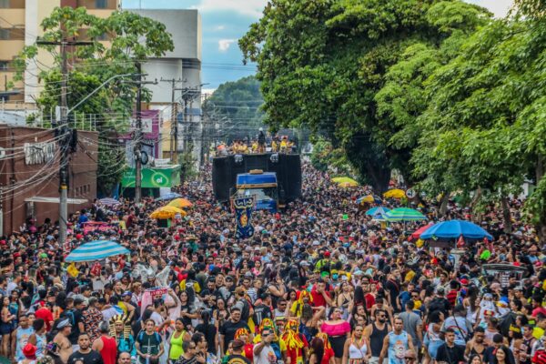 Prefeitura organiza equipes e maquinário para limpeza no período de carnaval