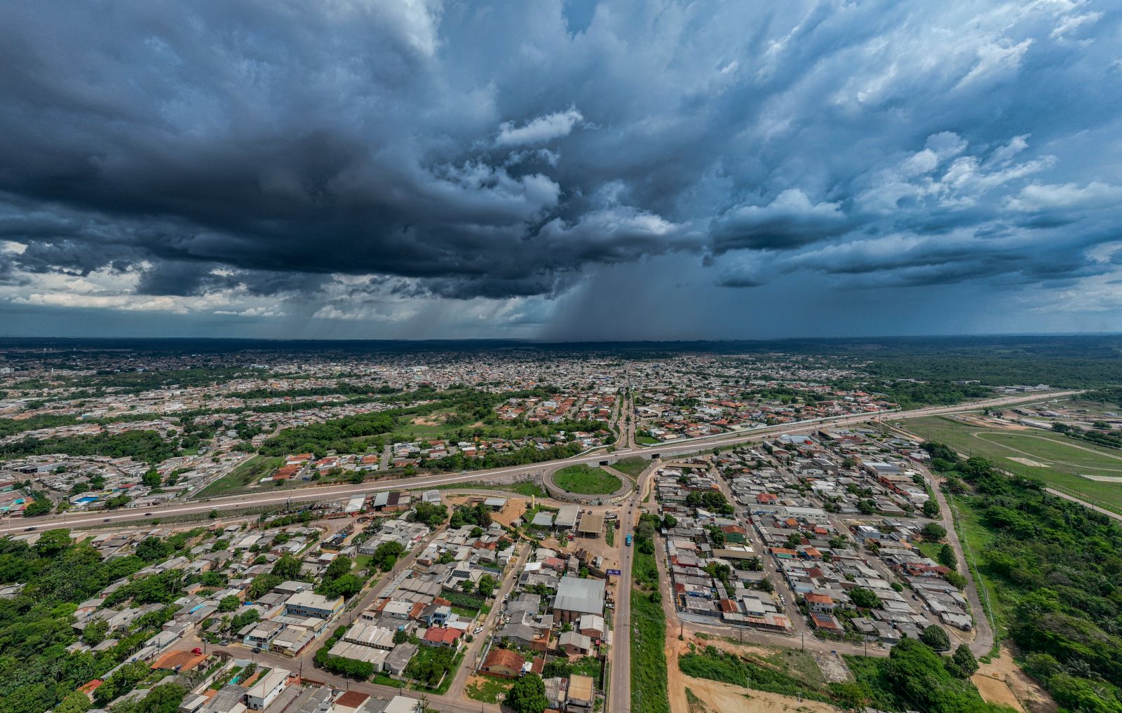 Defesa Civil Municipal alerta para risco de chuva forte e de tempestades em Porto Velho