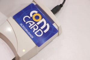 Idosos podem usufruir da gratuidade do transporte coletivo através do ComCard