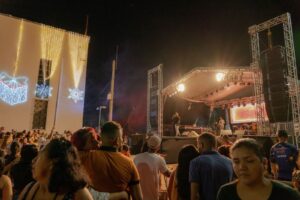 Estrutura para a festa da virada começa a ser instalada nesta quinta-feira (28)