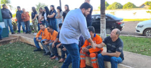 www.deixaeutefalar.com.br Deputado Jean Oliveira parabeniza e agradece servidores do DER pelos serviços prestados em 2023