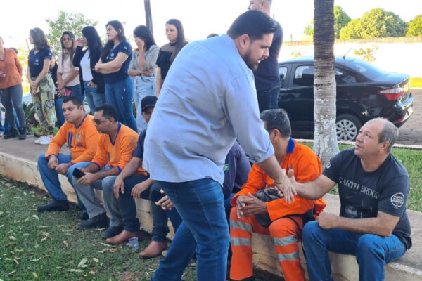 Deputado Jean Oliveira parabeniza e agradece servidores do DER pelos serviços prestados em 2023