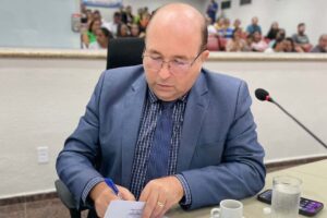 Vereador Edwilson Negreiros solicita e Prefeitura realiza operação tapa-buracos no Aponiã