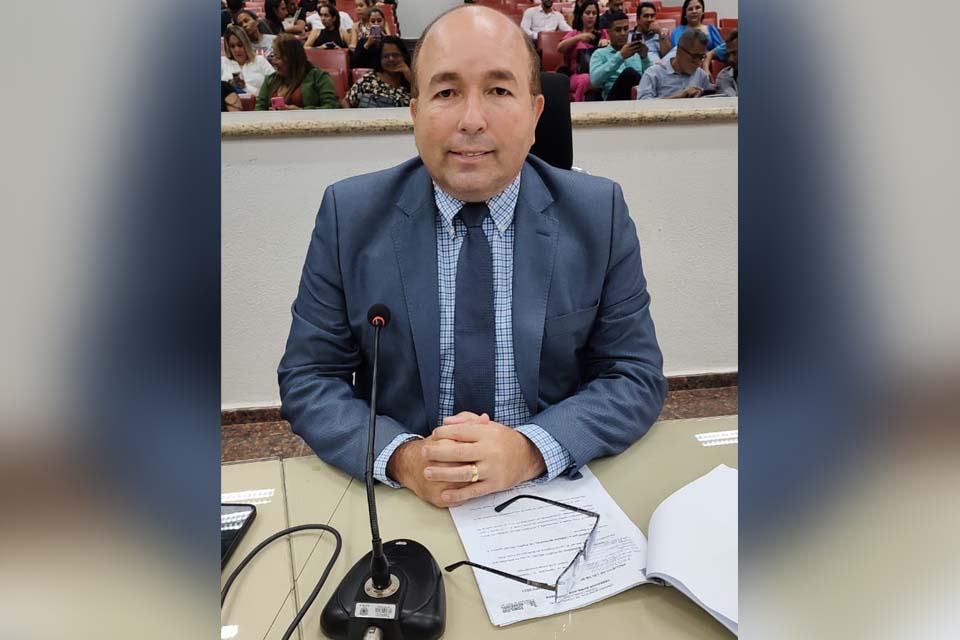 Vereador Edwilson Negreiros solicita e SEMAGRIC providencia limpeza e encascalhamento na Linha Progresso