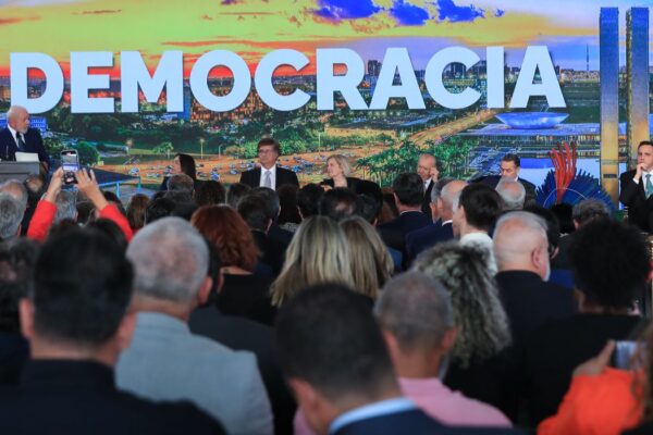 Ato no Congresso reforça poder da democracia no pós 8/1