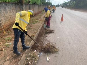 Prefeitura realiza serviços de manutenção e limpeza em vários pontos da cidade