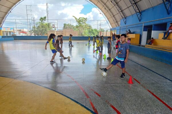 Programa Talentos do Futuro oferece vagas para novos alunos na modalidade de futsal no bairro Nacional