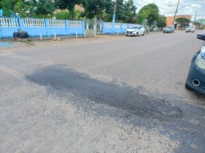 Prefeitura conserta buraco em rua do Embratel após intervenção de vereador Edwilson Negreiros