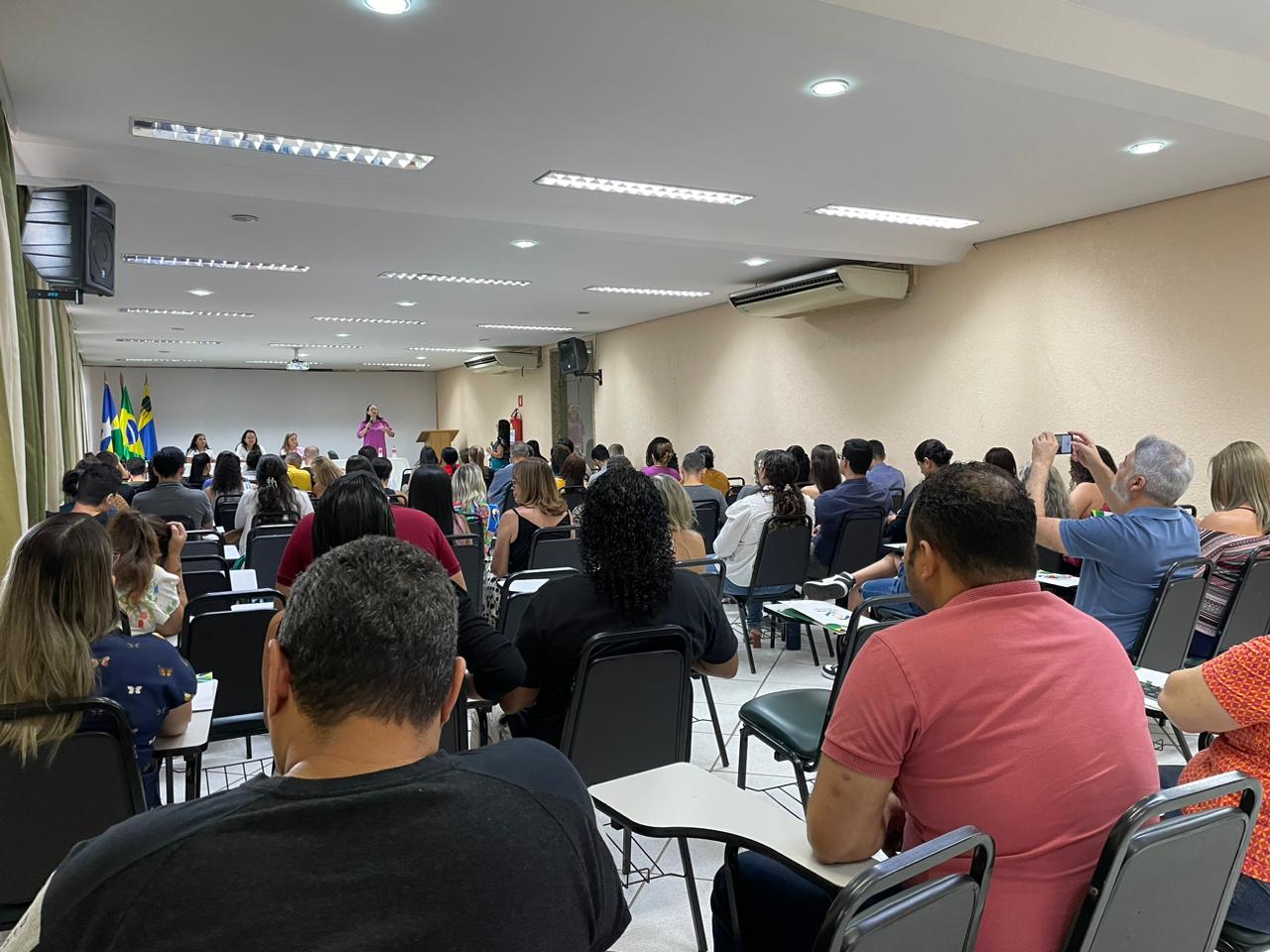 Prefeitura encerra campanha Janeiro Roxo com capacitação de servidores