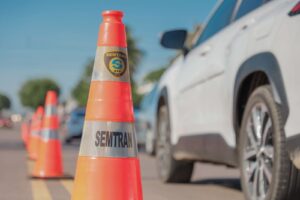 Blitz Ambiental promove a conscientização de motoristas quanto ao descarte de lixo irregular