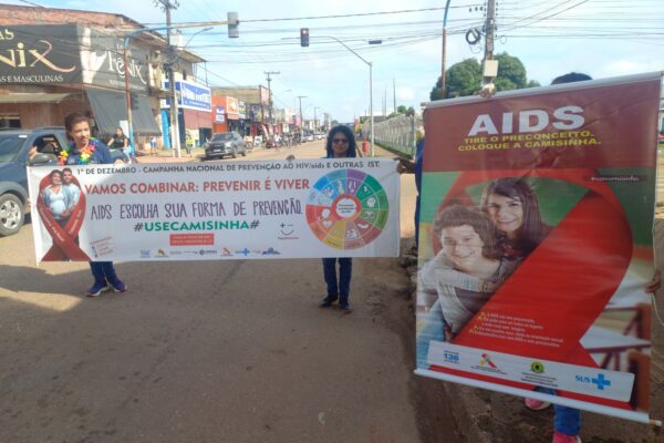 “Pit Stop da Prevenção” orienta motoristas e pedestres da zona Leste sobre infecções sexualmente transmissíveis