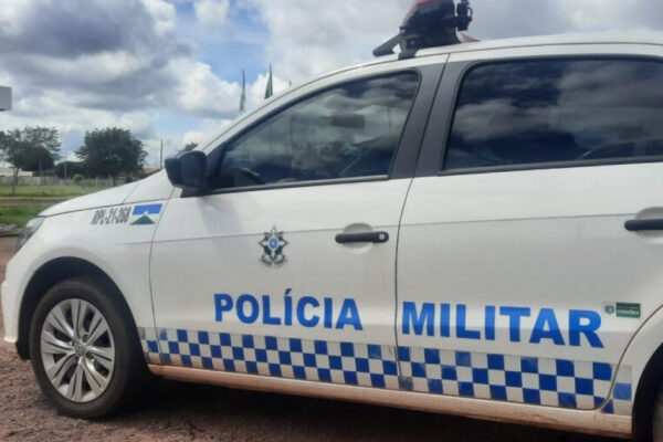 Mulher chega da igreja e encontra marido endemoniado em casa