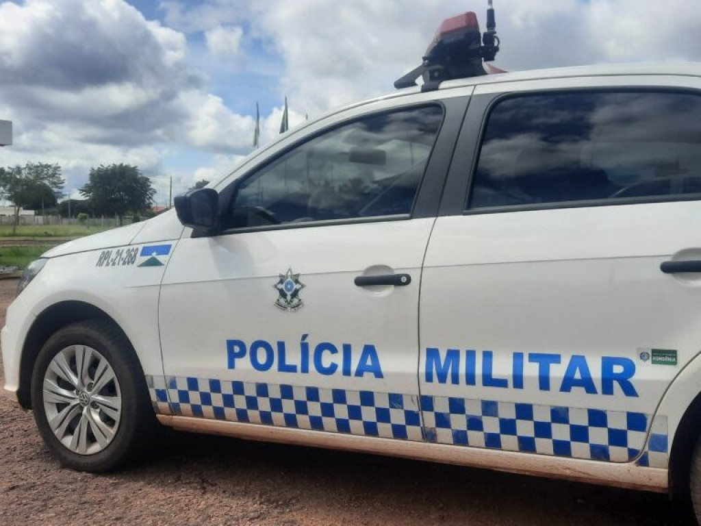 Mulher chega da igreja e encontra marido endemoniado em casa