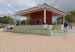 Praça Aluízio Ferreira, revitalizada pela Prefeitura, é alvo de furto de fios e lâmpadas