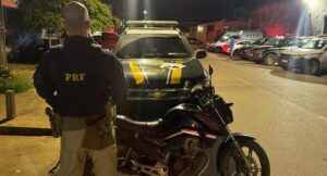 www.deixaeutefalar.com.br PRF detém homem com motocicleta adulterada e dois mandados de prisão em aberto em Porto Velho