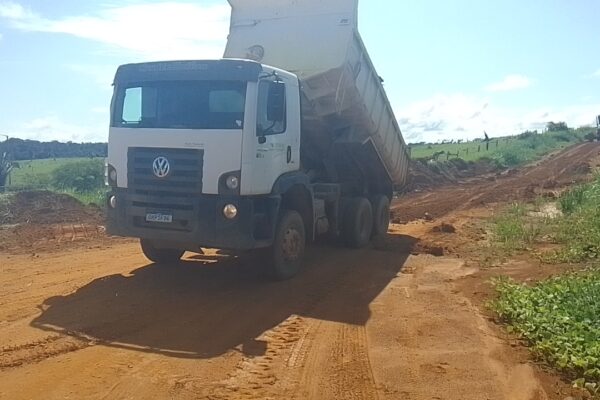 Prefeitura trabalha na recuperação de trechos na Linha C-95 do Rio Pardo