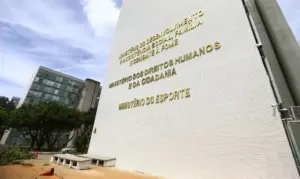 www.deixaeutefalar.com.br Governo regulamenta certificação de comunidades terapêuticas