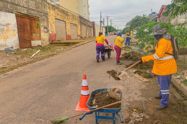 Prefeitura atua para a limpeza da região dos desfiles carnavalescos