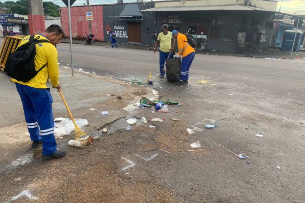 Mutirões de limpeza seguem sendo realizados após apresentações dos blocos carnavalescos