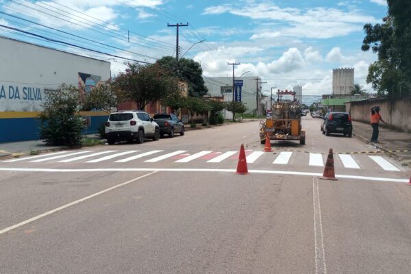 Prefeitura conclui pintura customizada em faixas de pedestres próximas de escolas em Porto Velho