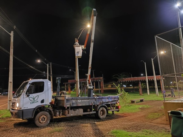 Prefeitura realiza trabalho de modernização do sistema de iluminação pública em União Bandeirantes