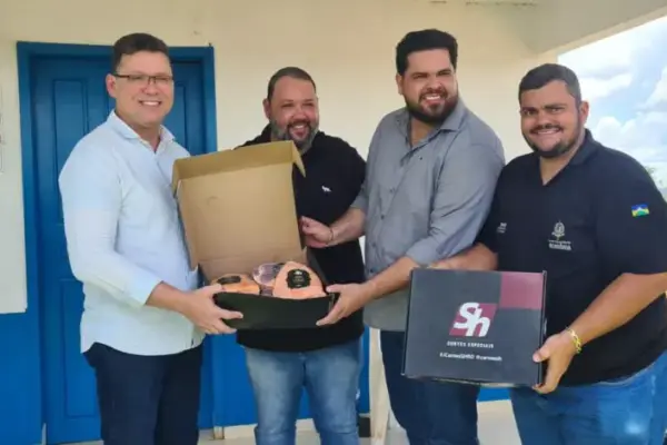 Empresário da Carnes SH presenteia governador Marcos Rocha e deputado Jean Oliveira com Kit de Carnes Especiais