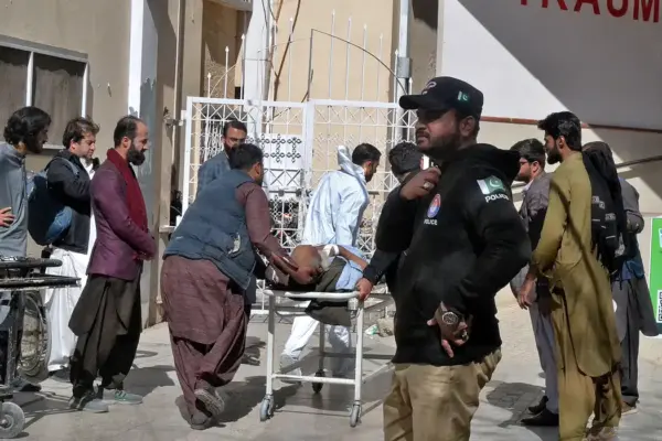 Cinco pessoas morrem em meio à violência durante eleições no Paquistão