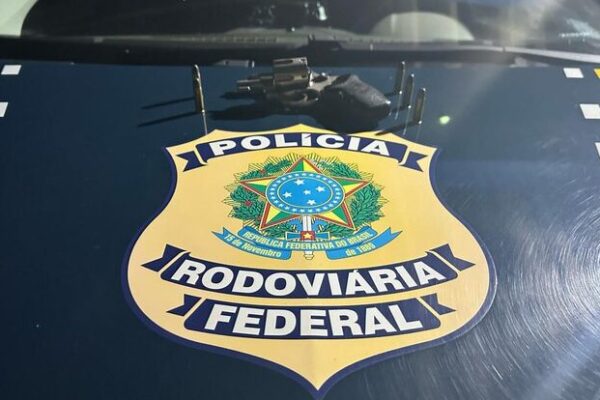 Em Porto Velho, PRF apreende arma de fogo