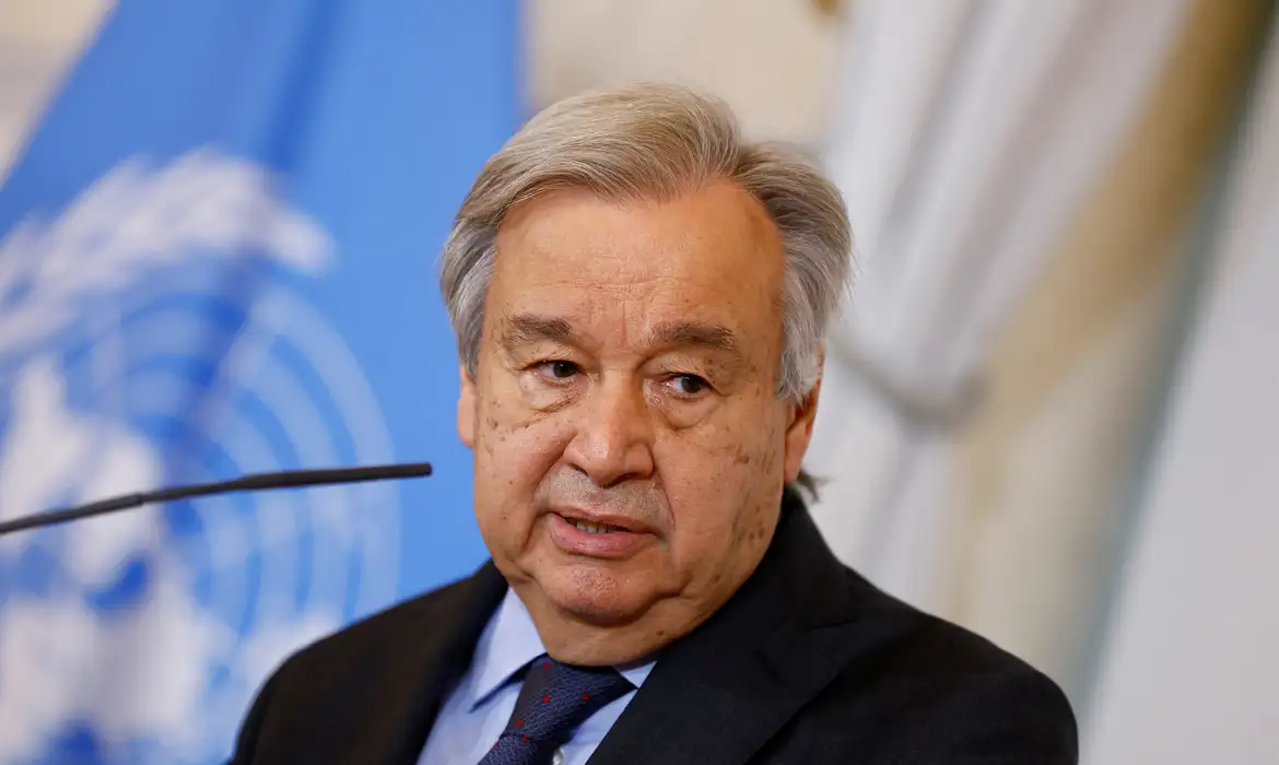 Guterres alerta em cúpula que planeta está “à beira do abismo”