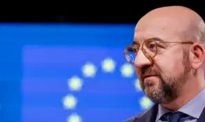 Membros da UE concordam com ajuda de 50 bilhões de euros para Ucrânia