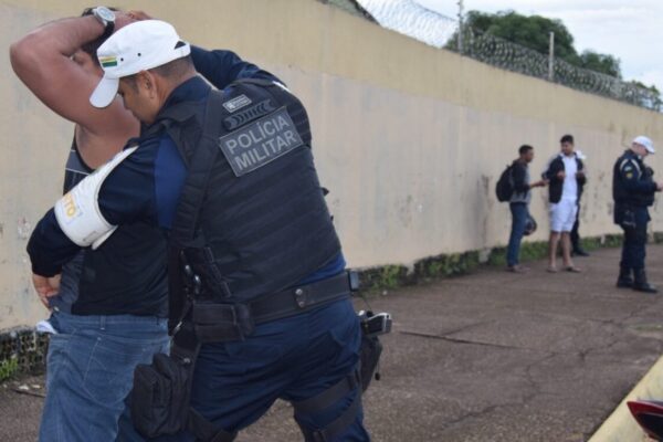 13 foragidos da justiça foram recapturados durante operação da PM na capital 13 foragidos da justiça foram recapturados durante operação da PM na capital