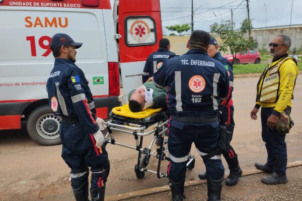 Ciclista fica ferido em queda na Rua da Beira