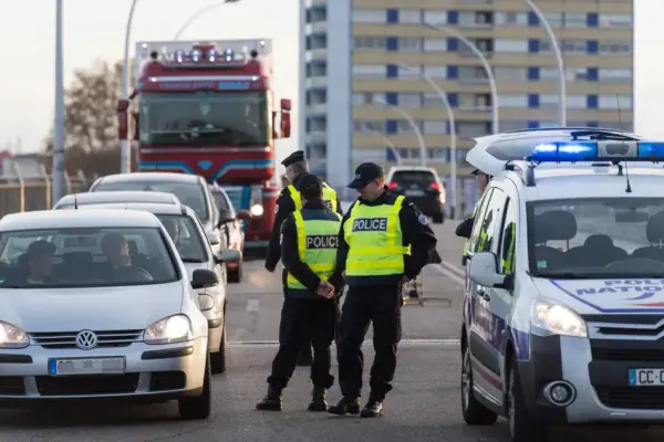 França anuncia estado de alerta máximo para risco de ataque terrorista