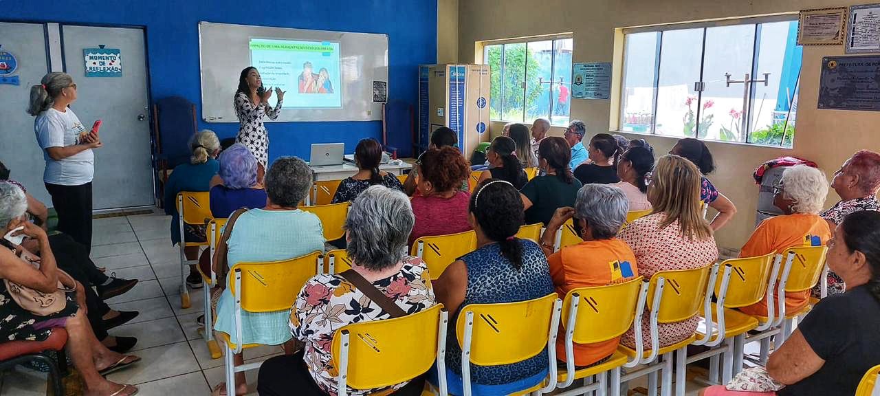Idosos do Projeto Viver Ativo participam de palestra sobre a importância da alimentação saudável