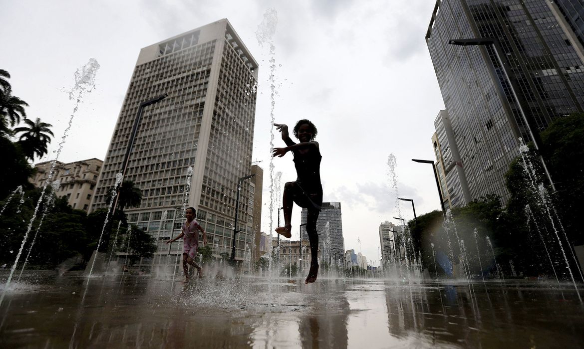 El Niño perde força, mas manterá temperaturas altas