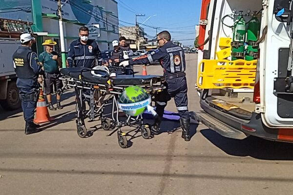 Acidente entre moto e bike elétrica deixa duas mulheres feridas