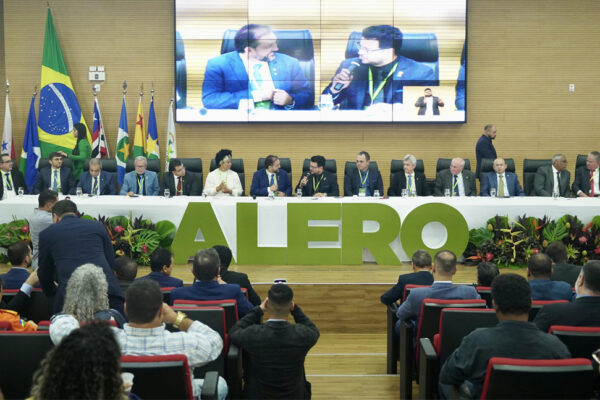 Jean Oliveira reforça a relevância do Parlamento Amazônico em cerimônia de posse da nova diretoria