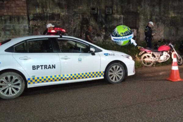 Entregador de delivery fratura perna em queda na zona sul