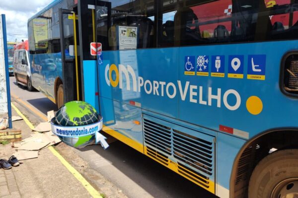 Homem tem pernas esmagadas por ônibus na 7 de Setembro