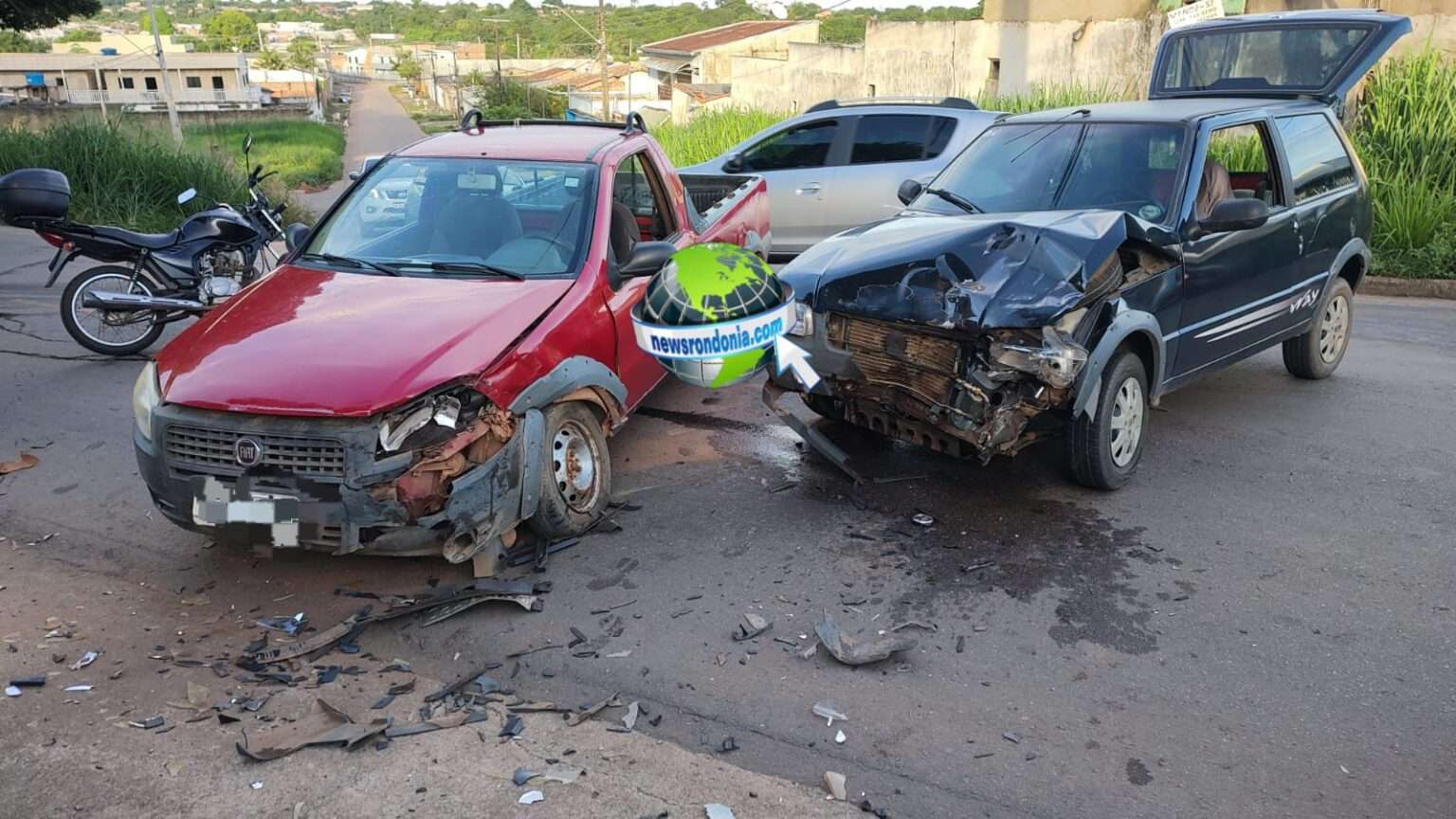 Enfermeiras ficam feridas em acidente entre carros na zona sul