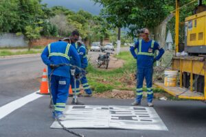 www.deixaeutefalar.com.br Após recapeamento, bairro Costa e Silva recebe sinalização