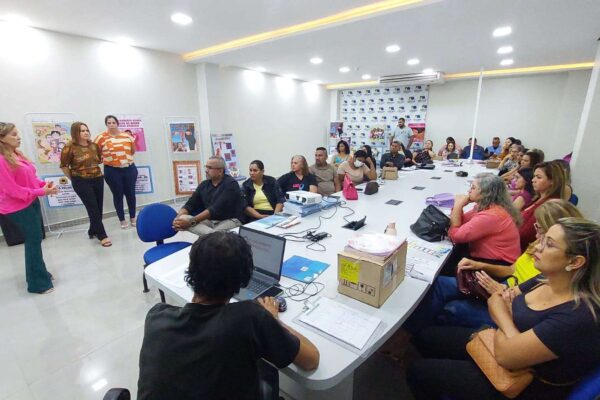 Prefeitura entrega kits de educação em saúde para fortalecer o trabalho de prevenção e cuidado com a população