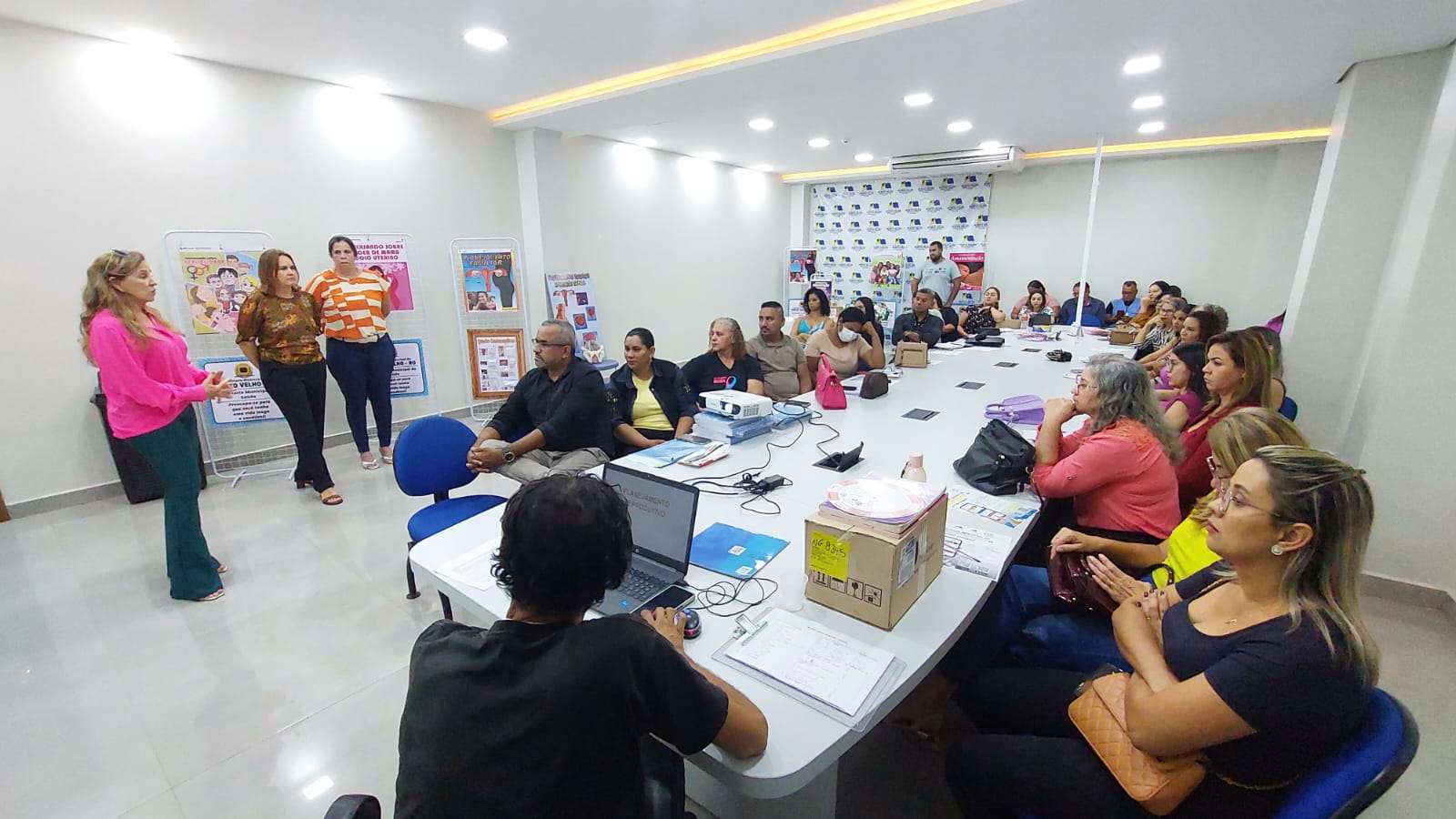 Prefeitura entrega kits de educação em saúde para fortalecer o trabalho de prevenção e cuidado com a população