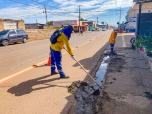 Limpeza urbana é realizada durante todo o dia em Porto Velho