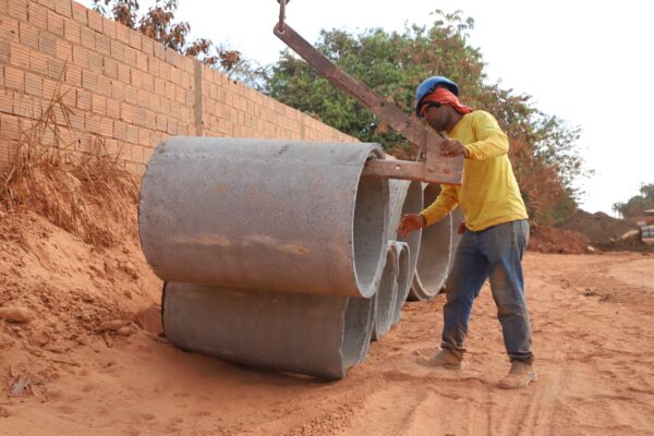 Bairro Planalto, zona Leste de Porto Velho, recebe serviço de drenagem