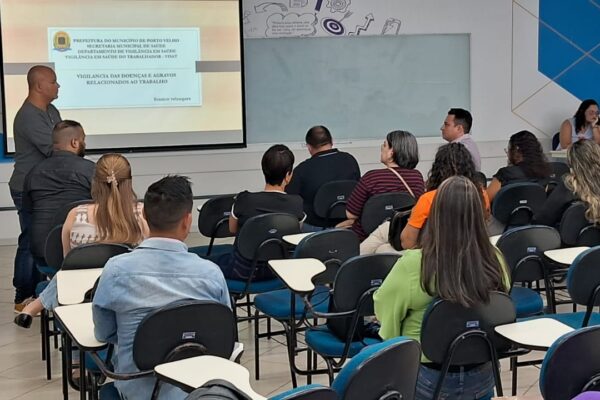Profissionais de saúde participam de treinamento sobre segurança e bem-estar no trabalho