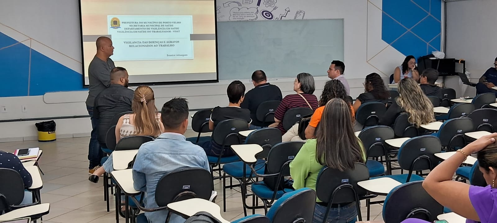 Profissionais de saúde participam de treinamento sobre segurança e bem-estar no trabalho