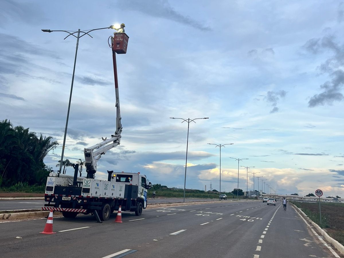 Emdur recupera iluminação da Santos Dumont após curto circuito