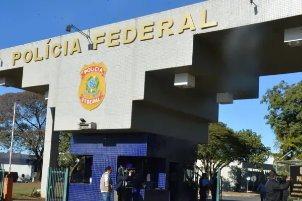 PF busca suspeito de criar perfil falso de Lewandowski em rede social